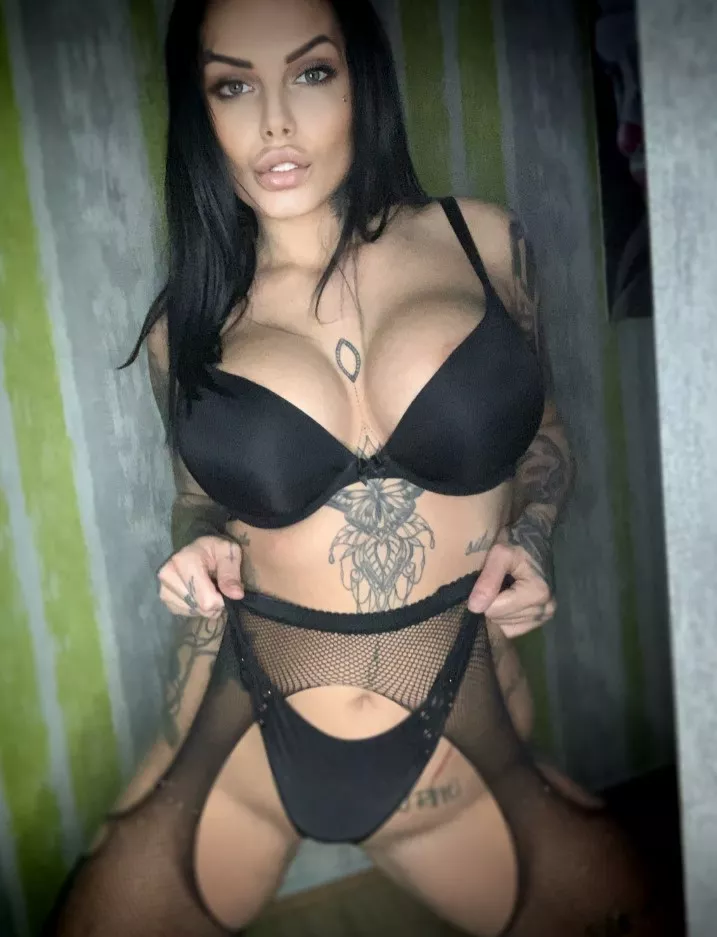 Look into my eyes🤭 🤫