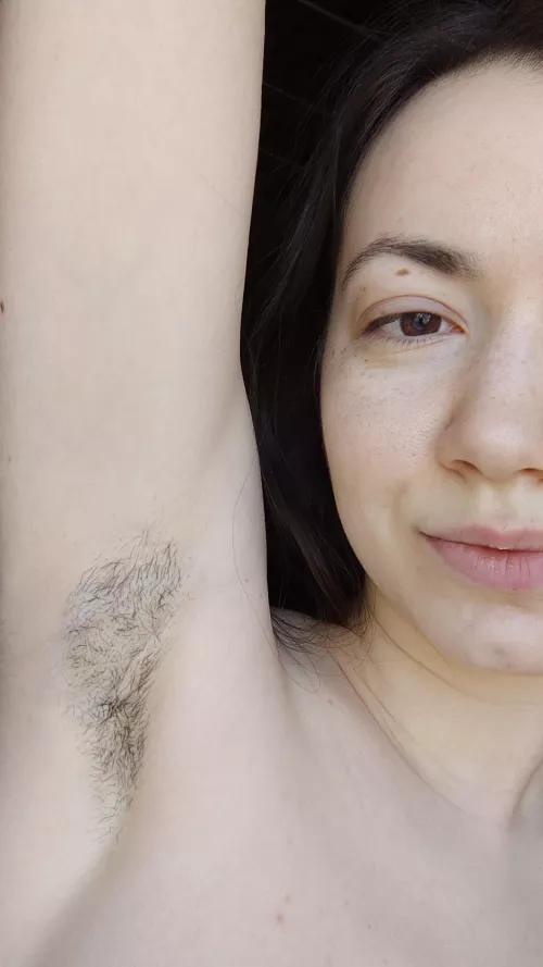 my hairy armpits look so funny :)