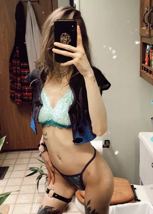 New model on the block! Couple & solo camming! Find me @ metanoiawolf 😏