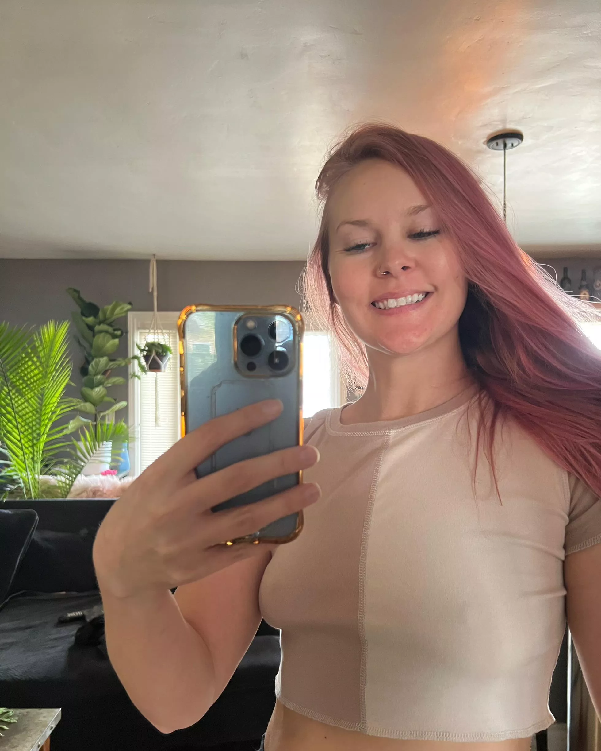 No bra, no make up ;)