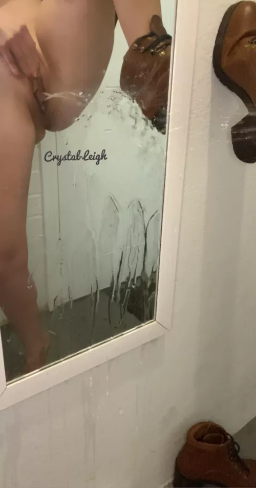 Open wide and then lick my mirror clean 💦👅