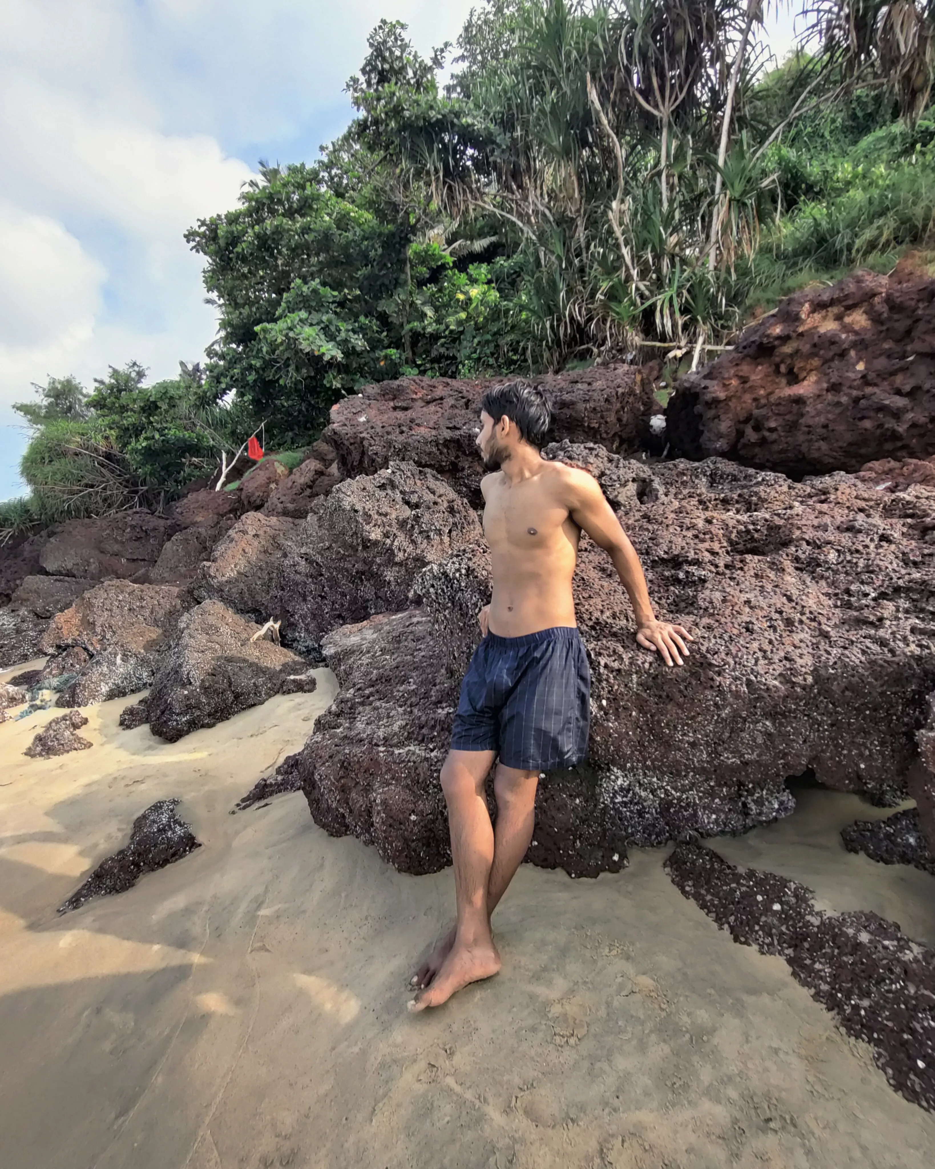 Saurav is from India. looking for friends around the globe.