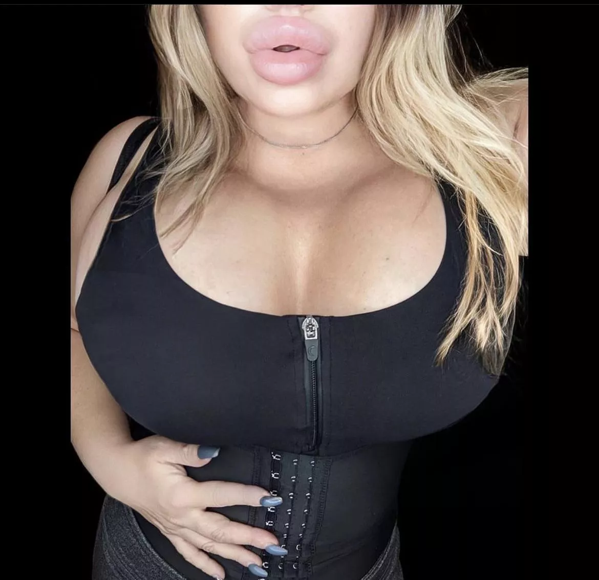She is so sexy i love her boobs and her lips😍😍 build_a_barbie