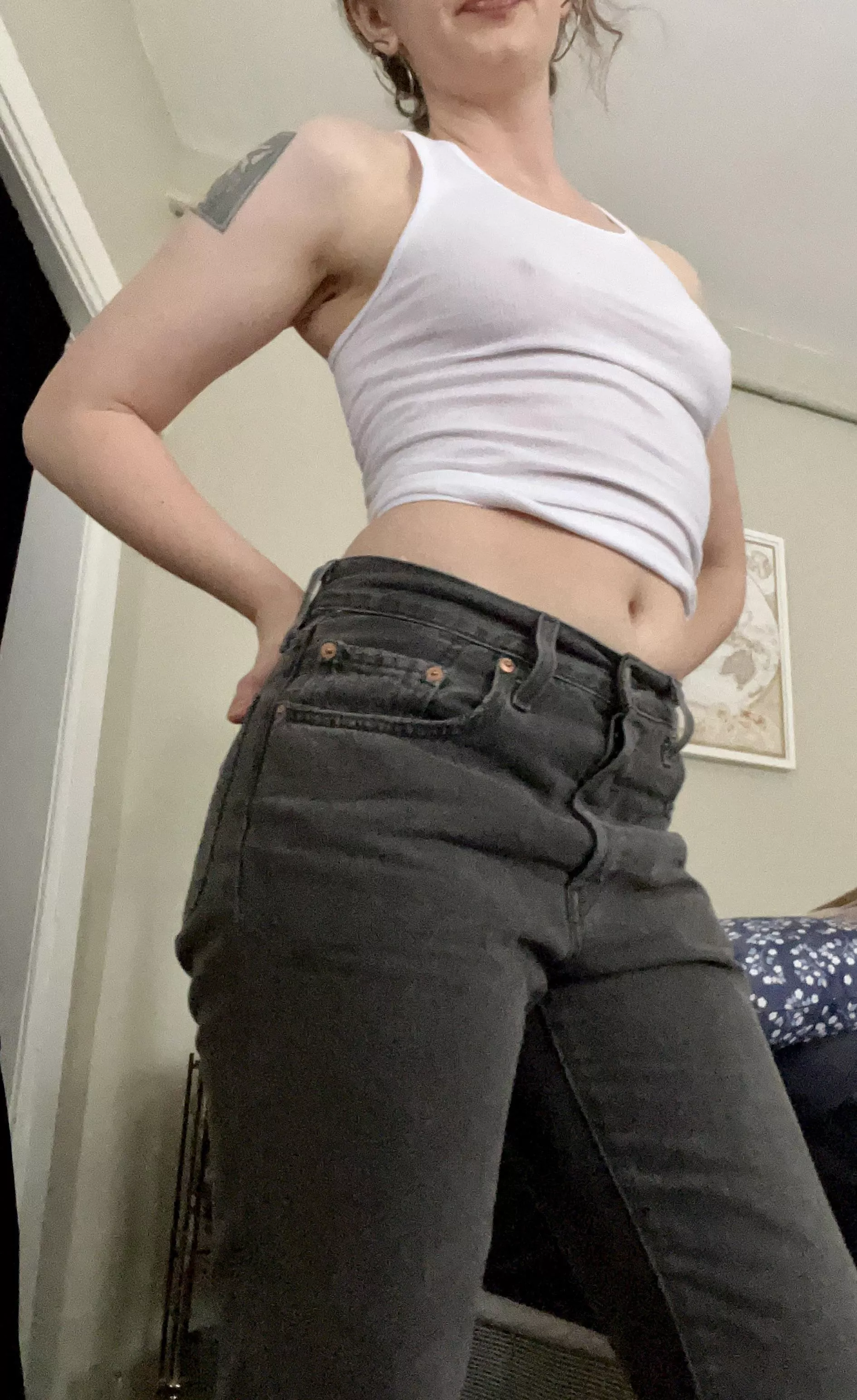 Some midriff to drive you wild. You’re welcome 😏