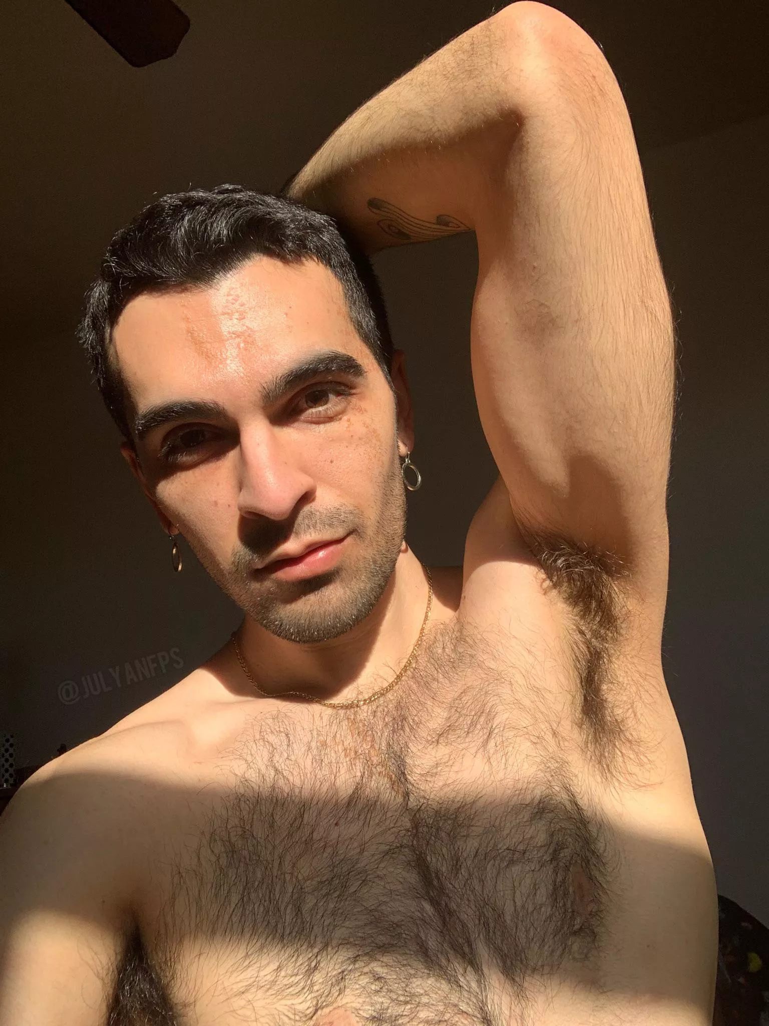 The hair spilling out of my left armpit 😜😜 come taste me