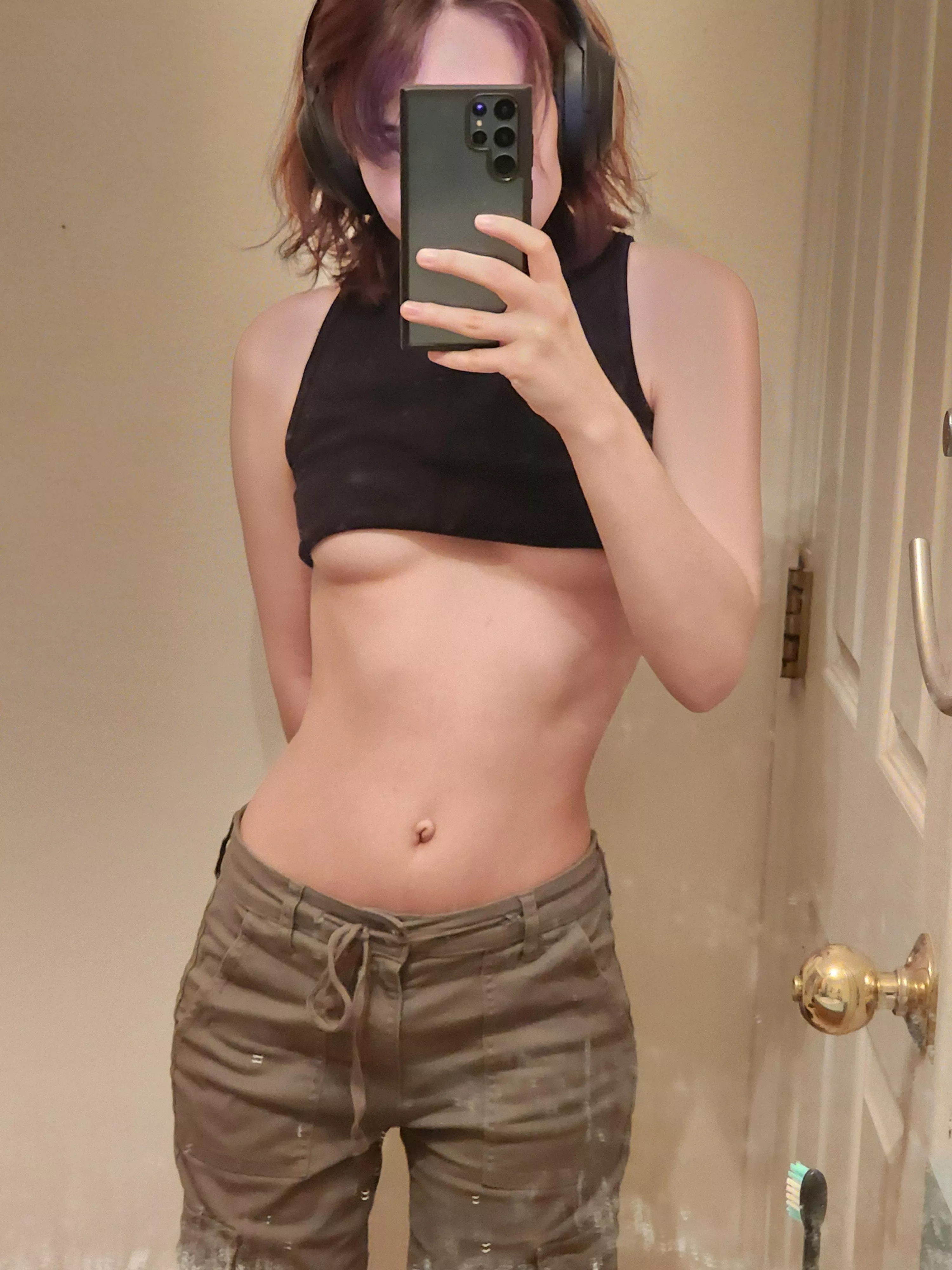 The tiniest underboob