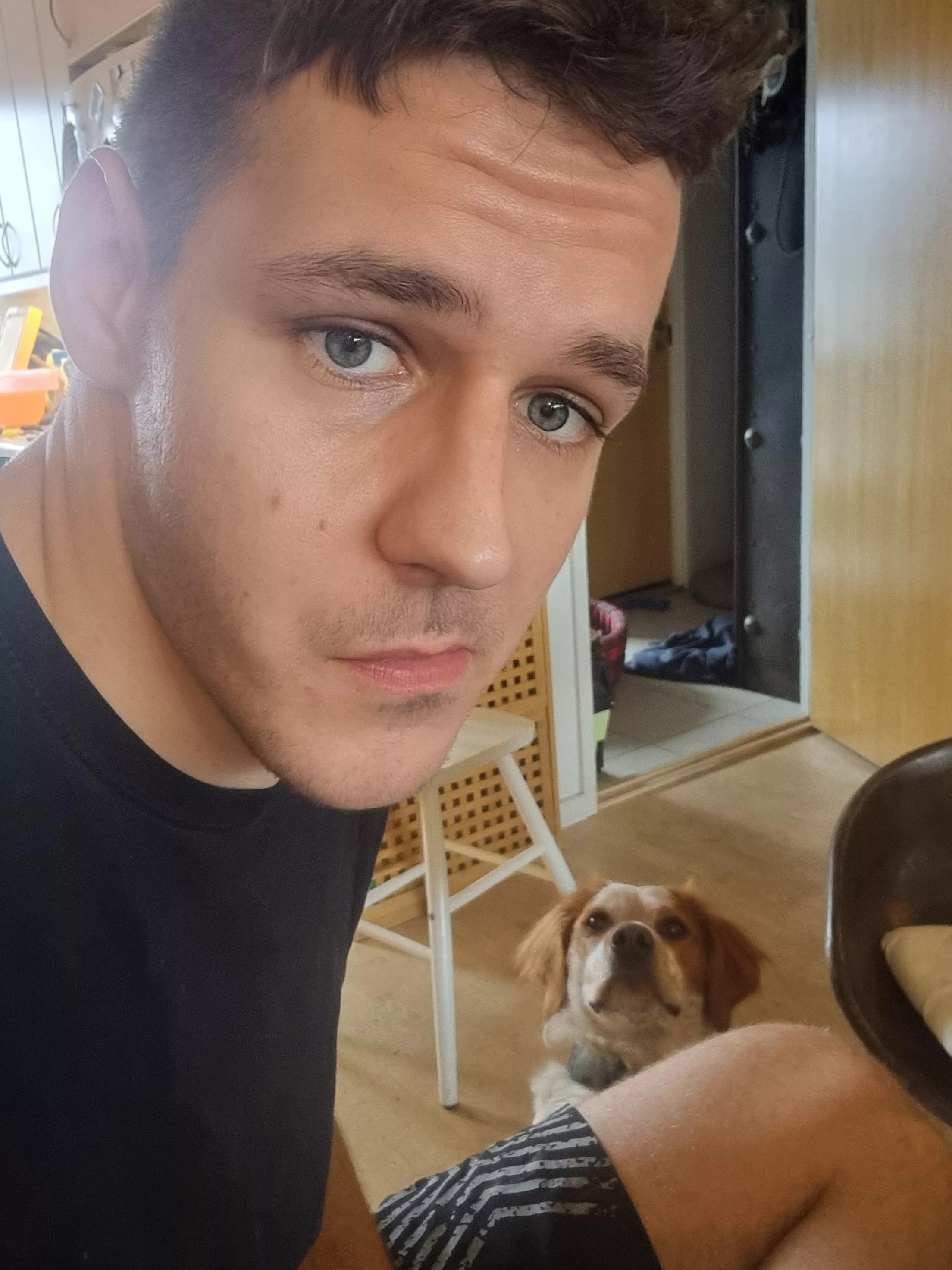 Who looks more confused?