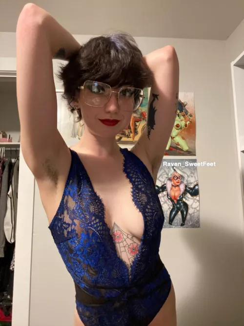 Who wants a big sniff from my sweaty alt girl pits? 👅