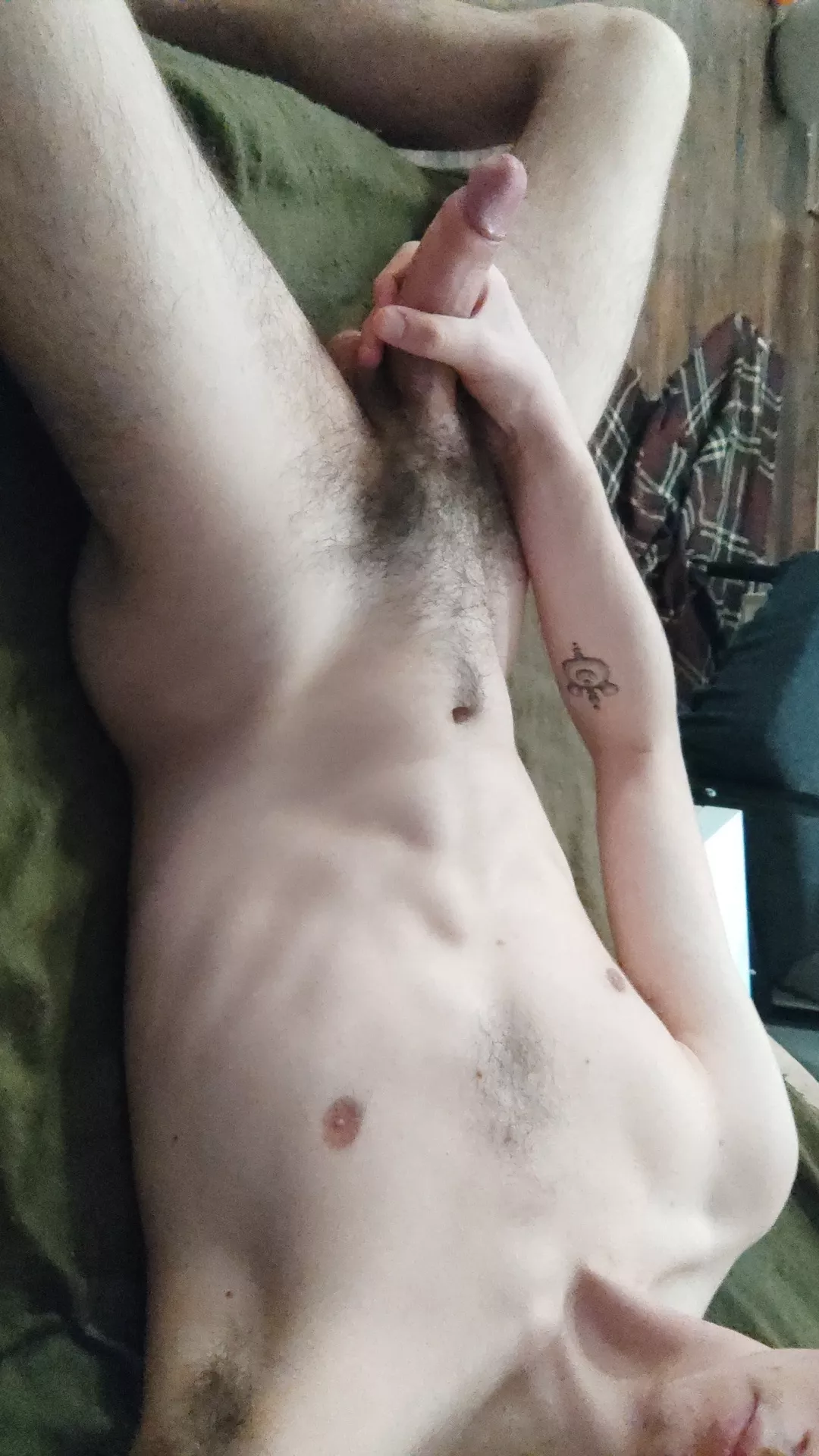 19 @zaro_raro hmu with a pic hairy, hung, face+++