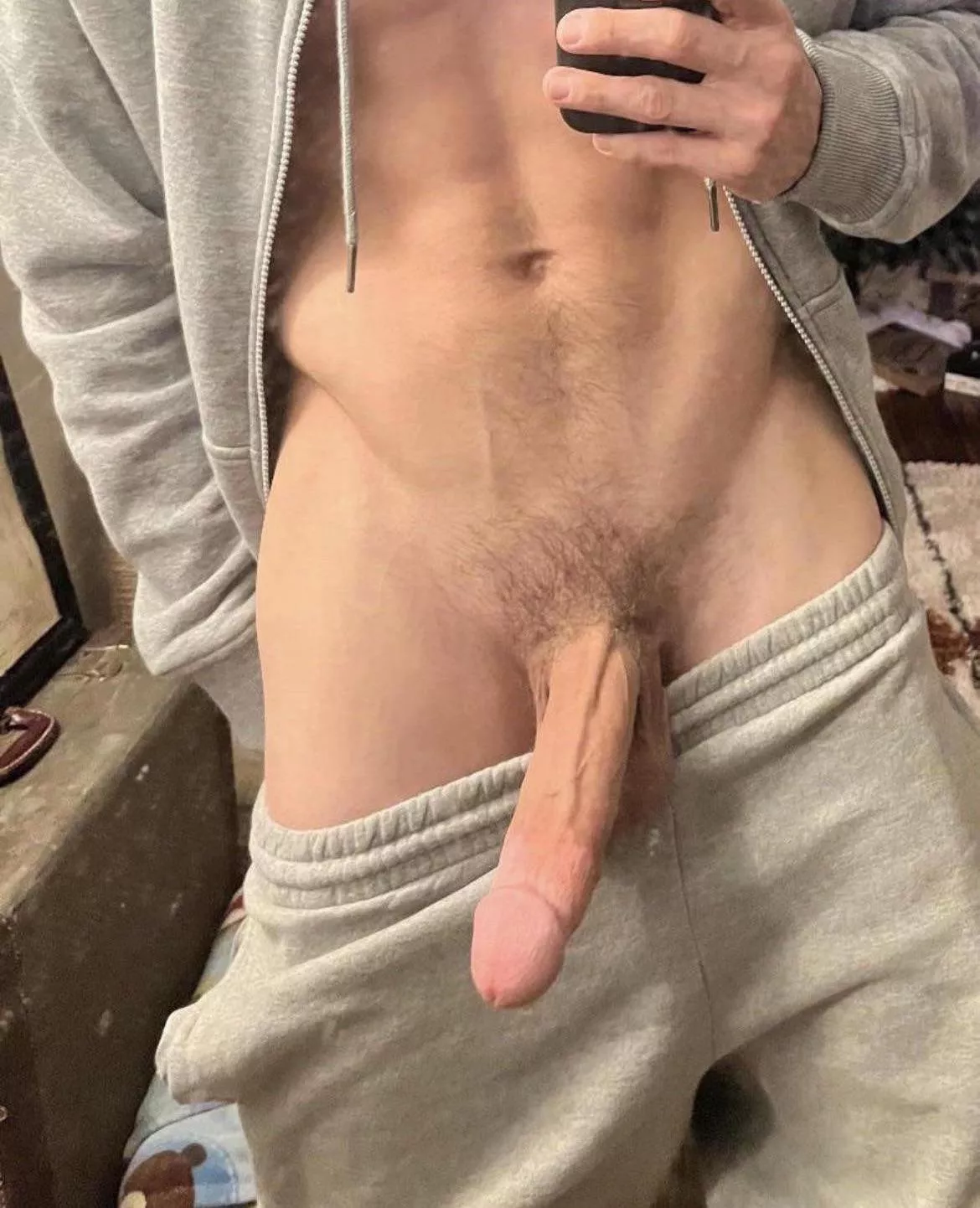 20 Handsome and tall top looking for SMOOTH FEM OR TWINK BTTMS to ride my 9’ bwc casually on snap ;) add sc iamjohxn