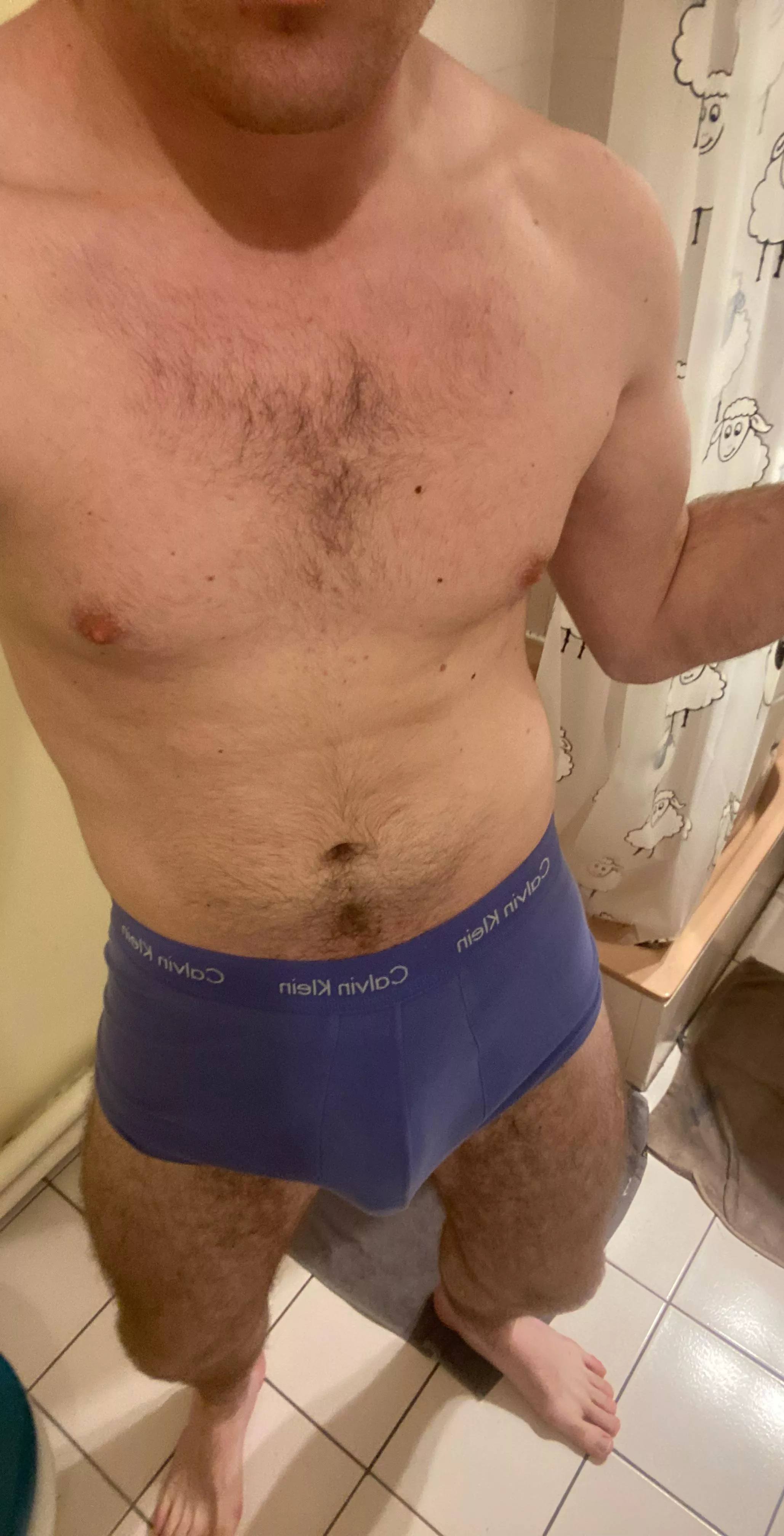 21 for muscular guys, i’m a 21 french fit boy with poppers add me @vicfitness44 (dom, muscular, verbal +++)