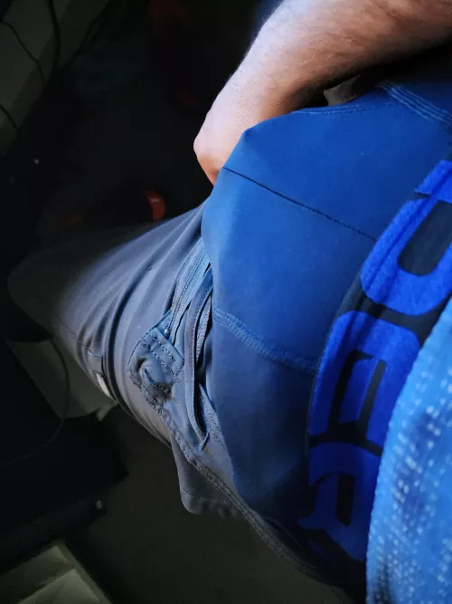 29[M4F] Work seems to be extra hard today.