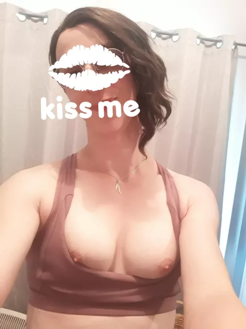 A quick pre-tennis nude. Hope y'all like it 😘😘