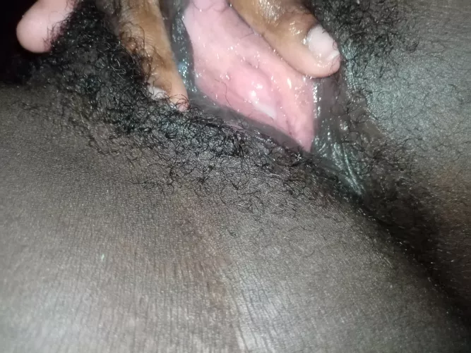 don't waste time come fuck me all wet and ready 💦🍑