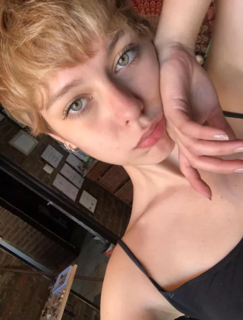 F21 Drop a reaction if you find me attractive;)