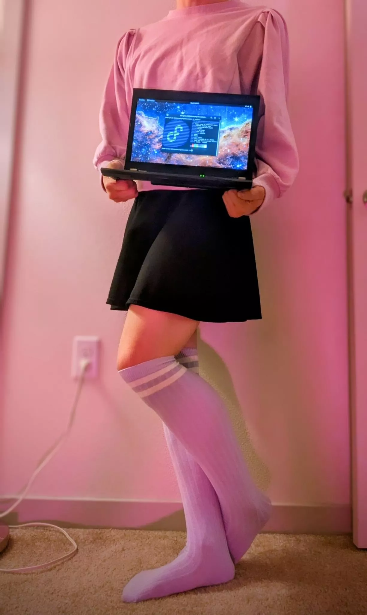 Favorite things: computers, JWST, cute socks, and skirt go spinny 😇