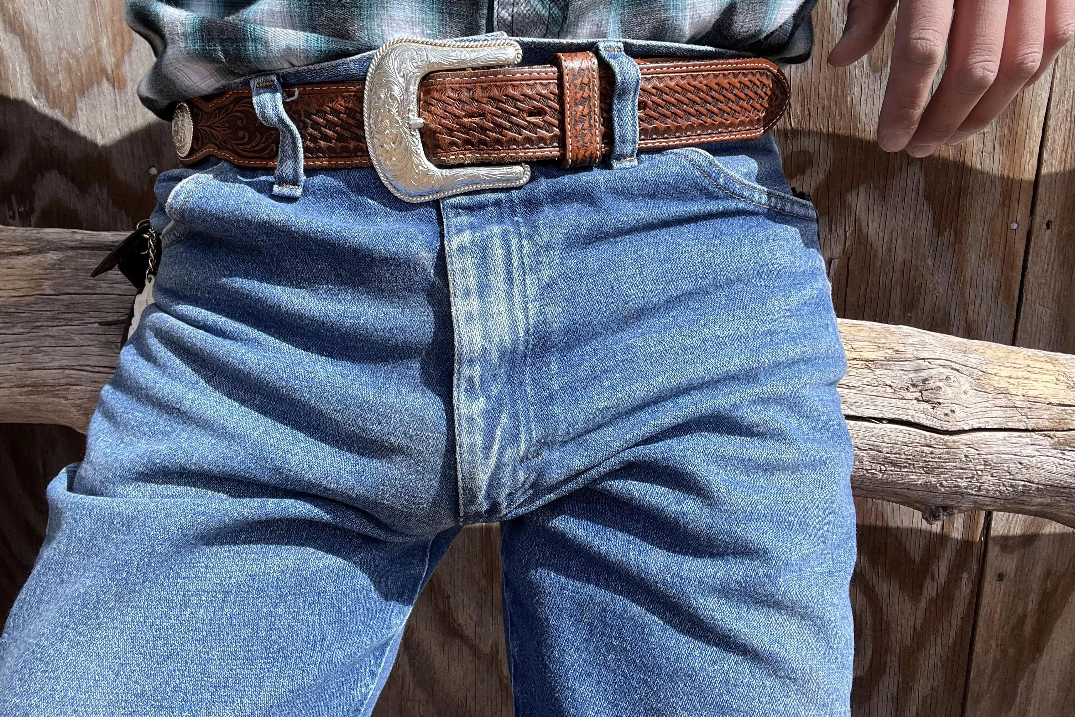 Feel up my bulging cock head😈🤠🍆