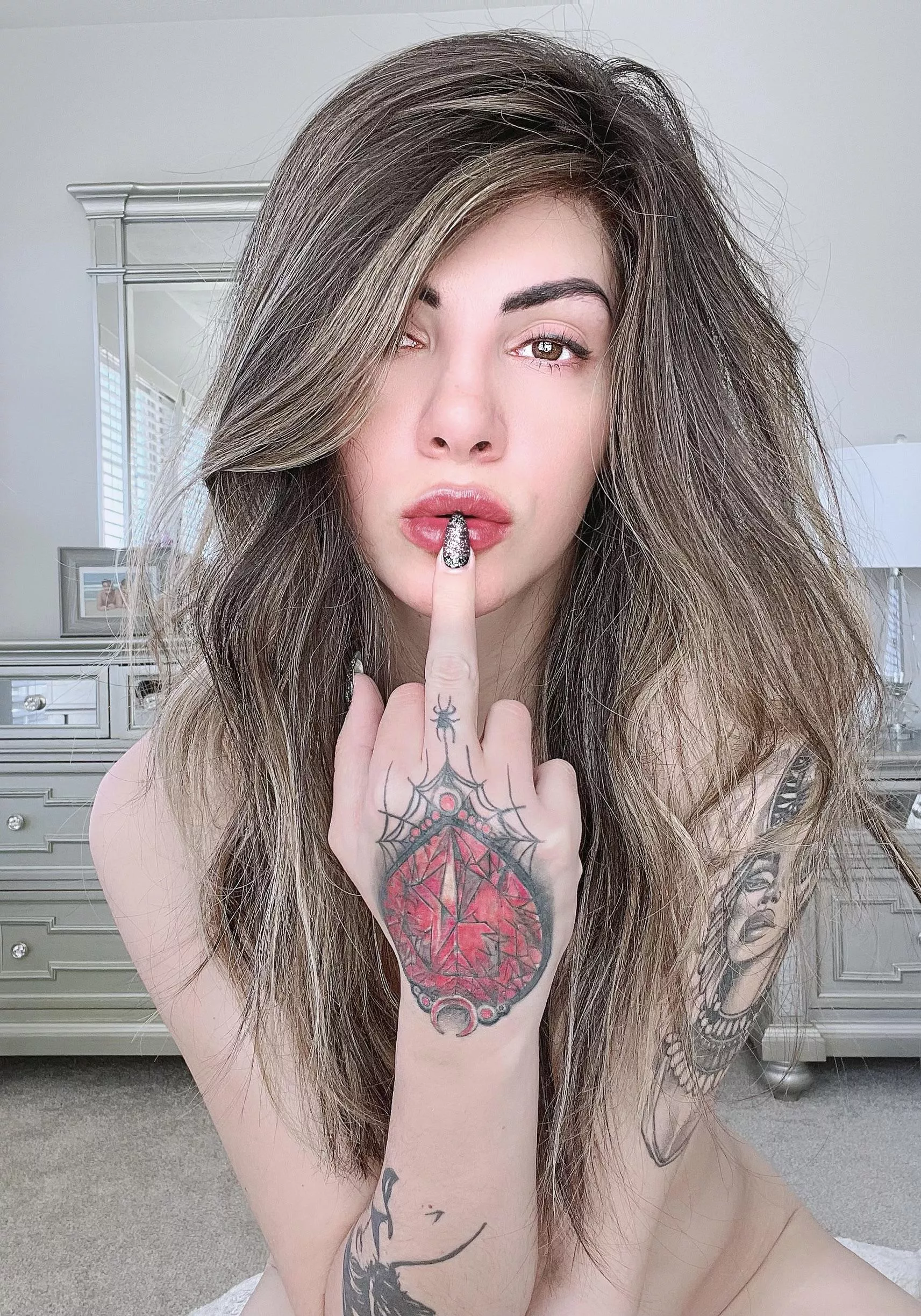 get on your knees, and pleasure me 😈🫦