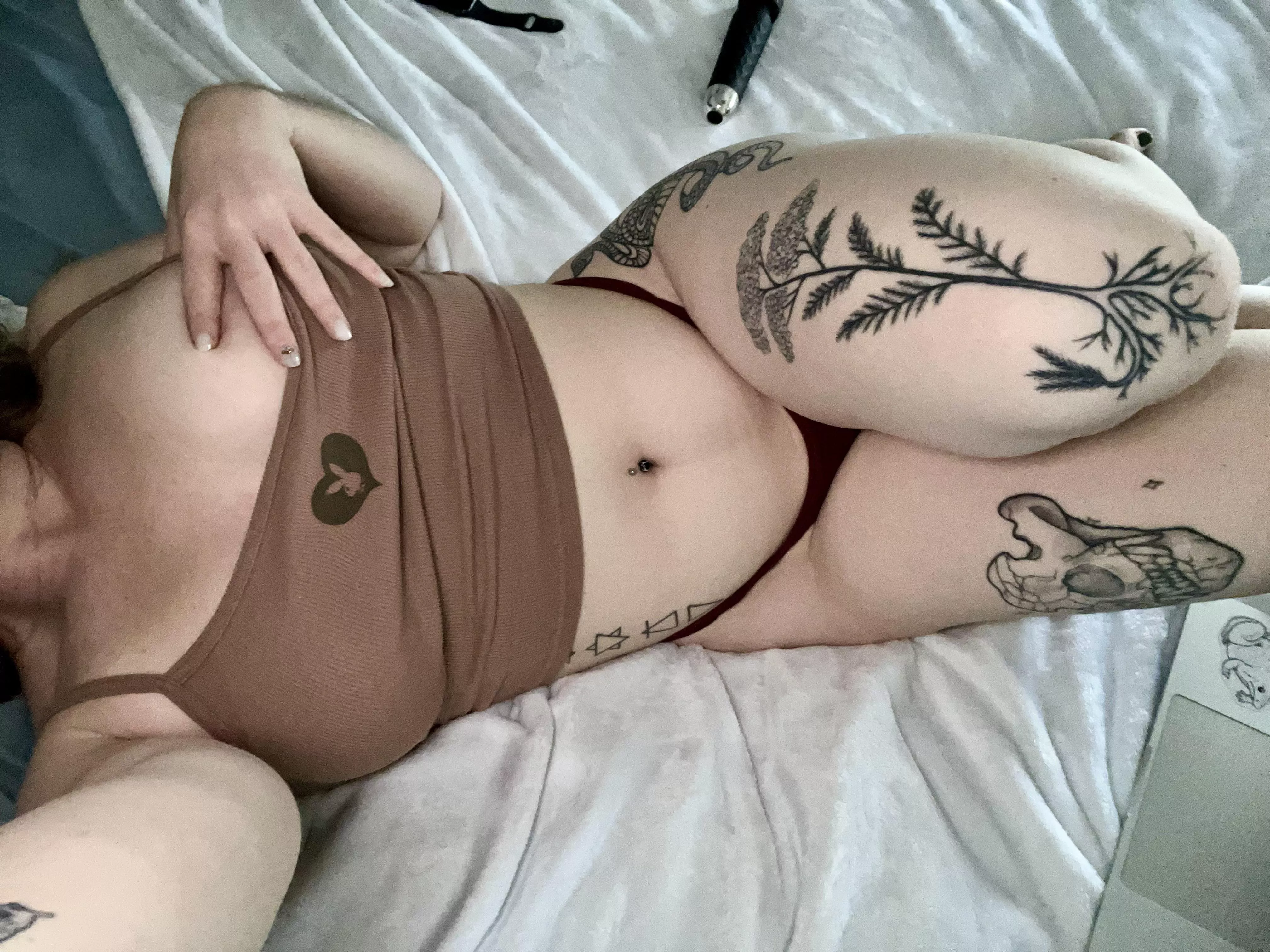 Hips for grabbing duh