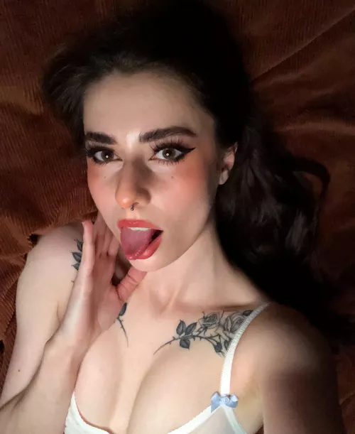 hope I look cute with my tongue out 😤