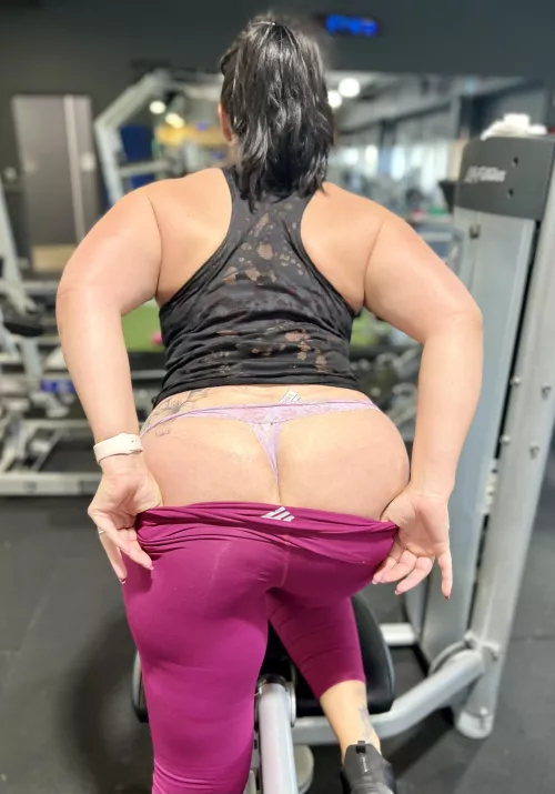 hump day 🍑 at the gym [f]