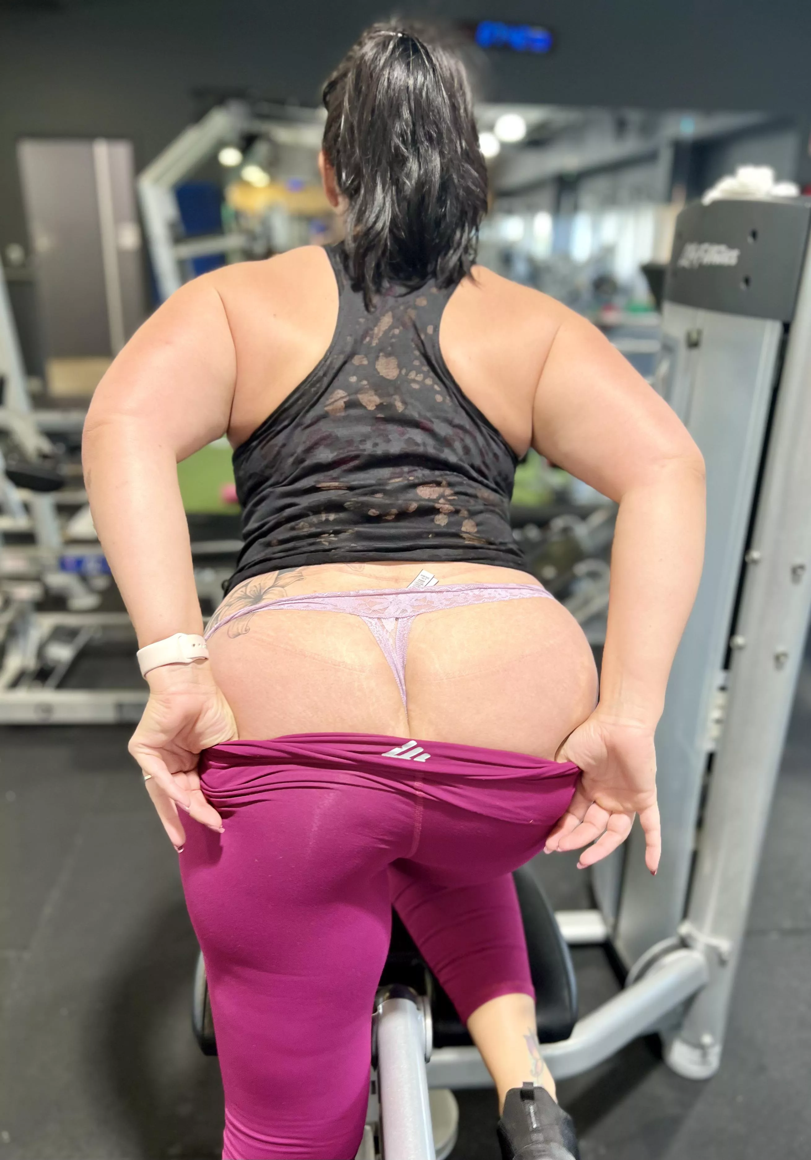hump day 🍑 at the gym [f]