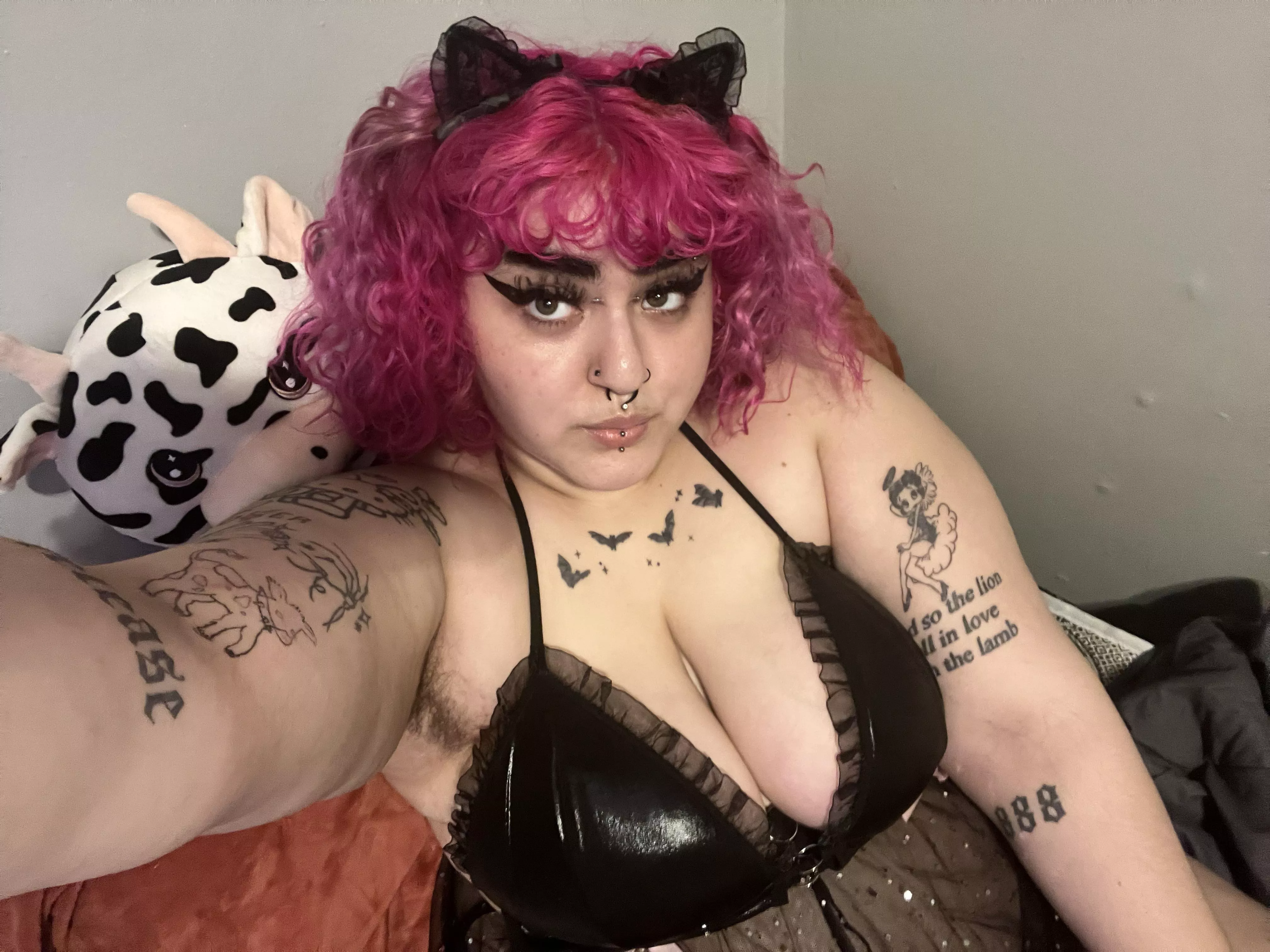 i wanna get more cat ears