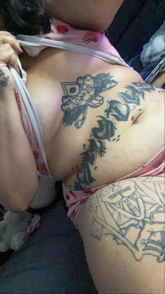 I’m your chubby lustful slut, ready to dominate or submit to your pleasures 🤤