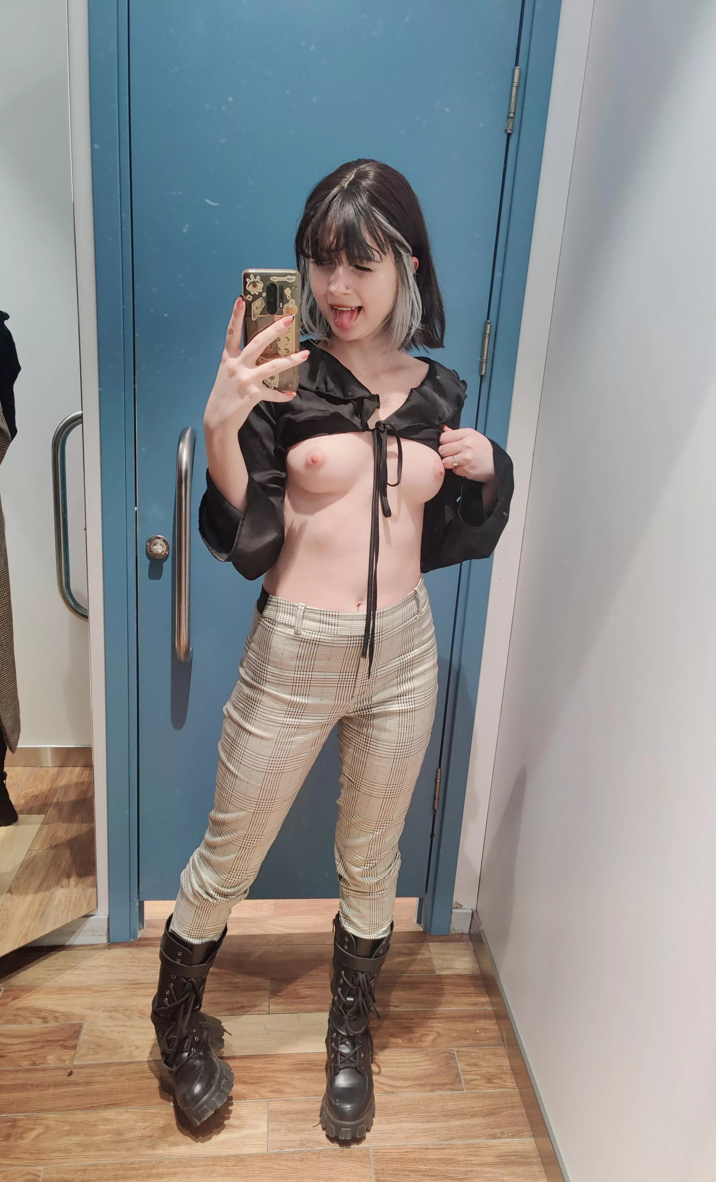 imagine you're my bf and I send you this while you're waiting for me to try all the clothes on