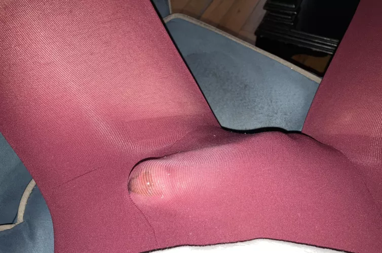 Loving these burgundy tights. DMs open to chat