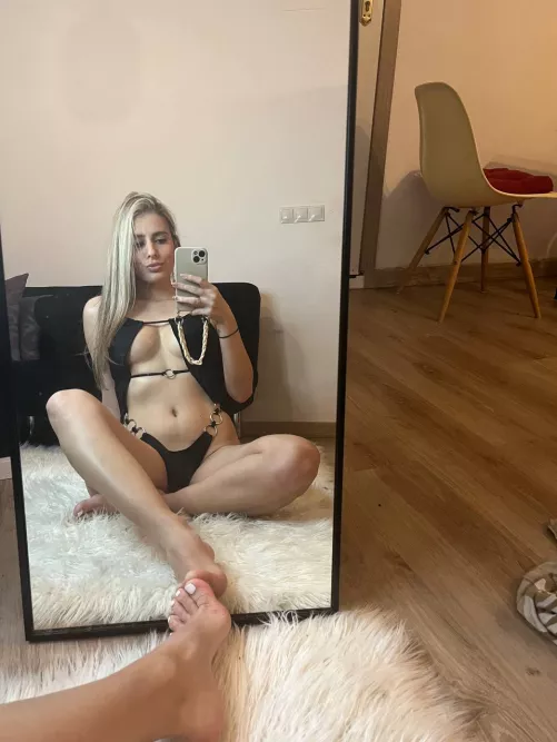 mid week invitation to put you hand on your c*ck