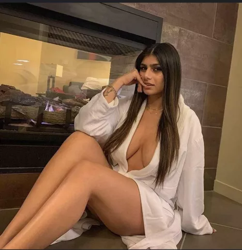 Most overrated pornstar for me got to be Mia or savannah bond just don’t get the hype