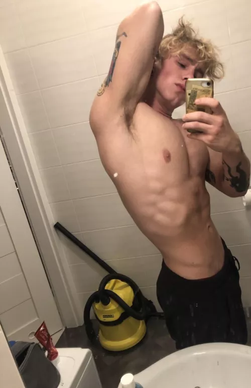 Much hairy woof, climb on me