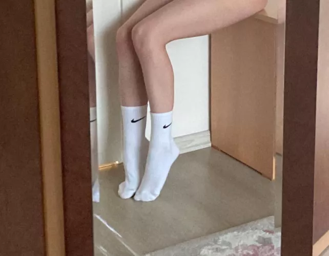 My petite body is looking for fun