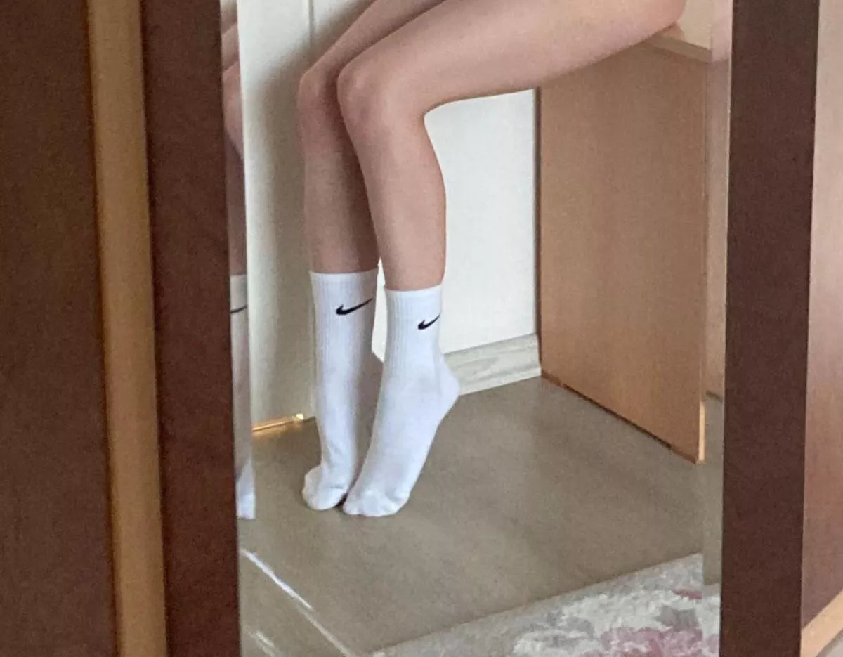 My petite body is looking for fun