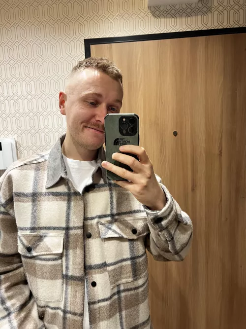 Next day, next selfie 😌 Wish you all a great day boys! 😊😎