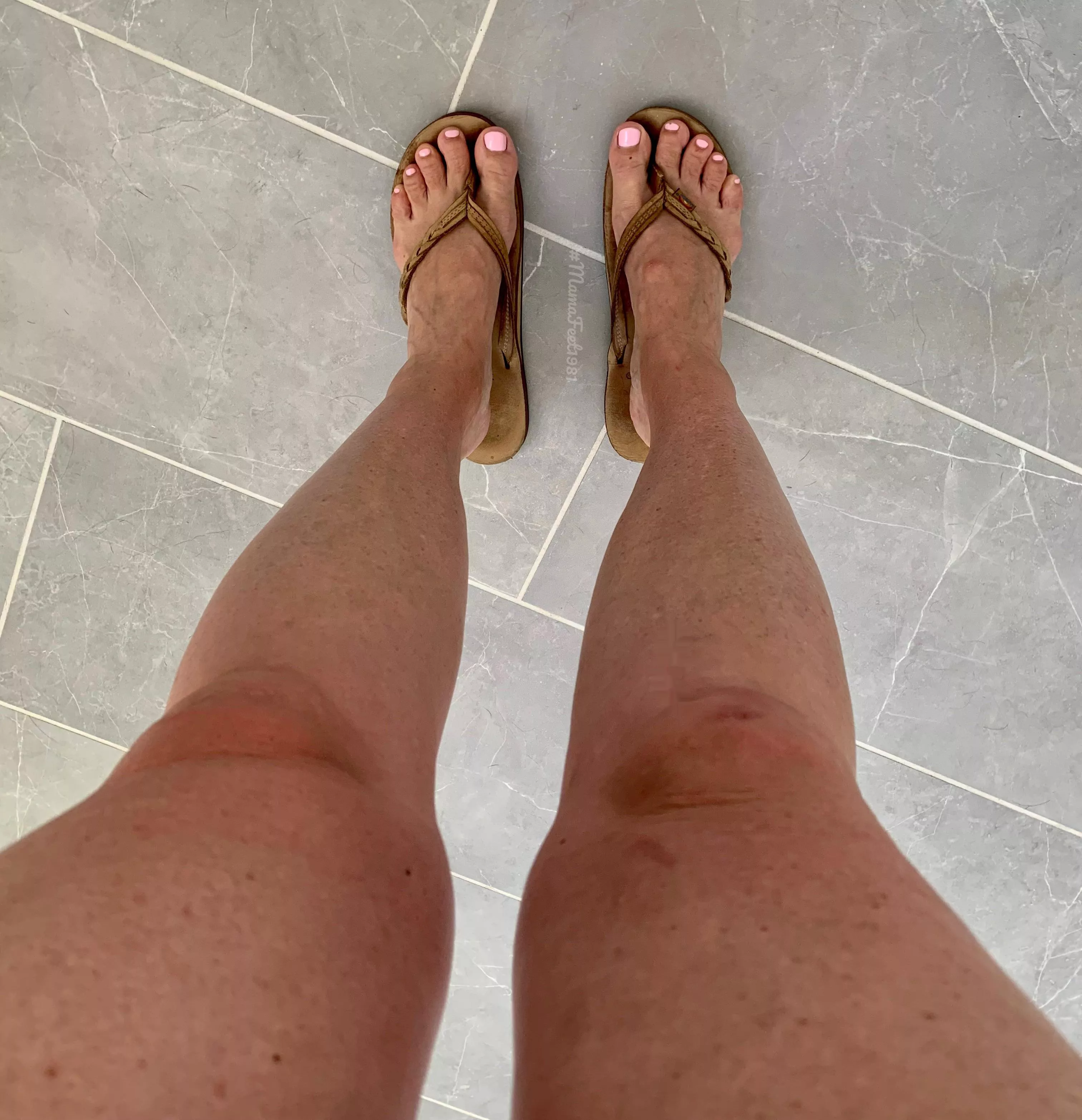 Pink Toes Long Legs MILF 41F (oc)