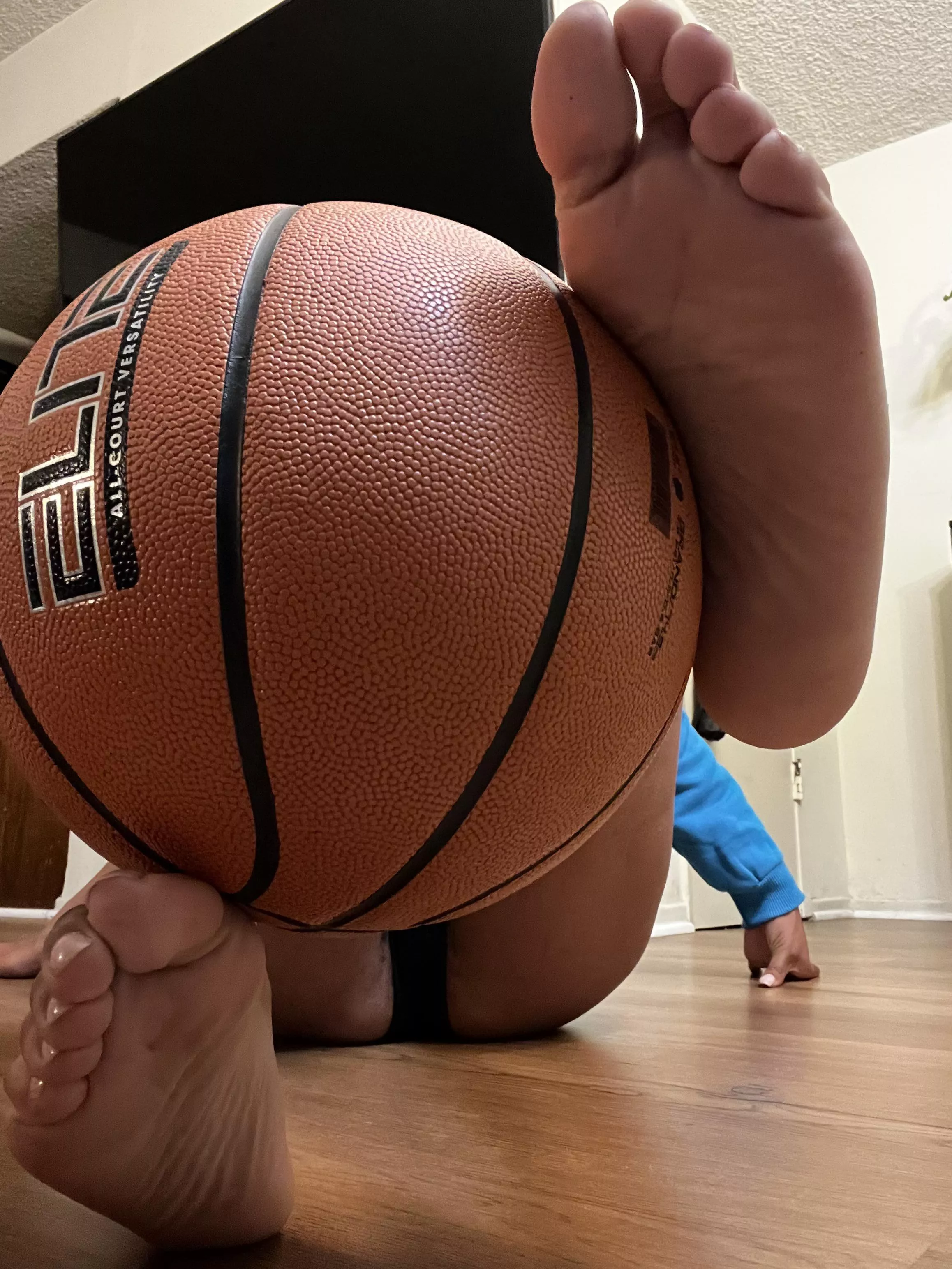 Play me 1 on 1? 🏀 oc