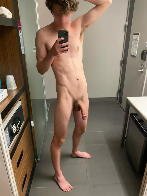 skinny dudes always be hung