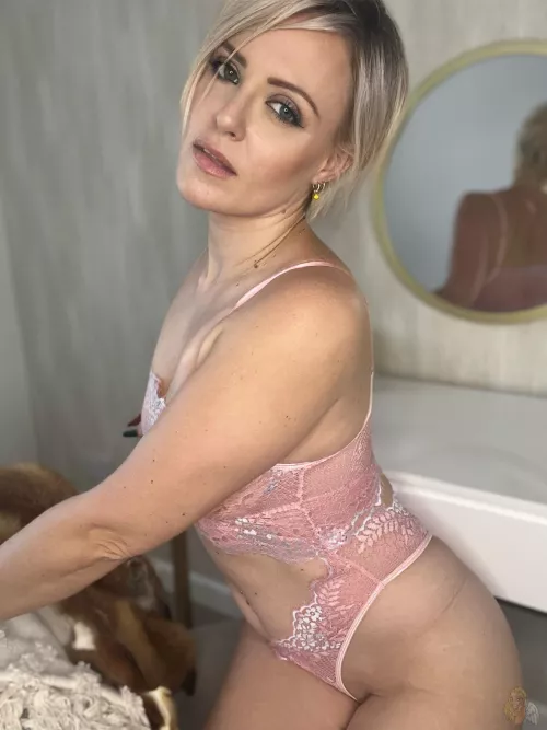 That hair, lips and eyes combo though