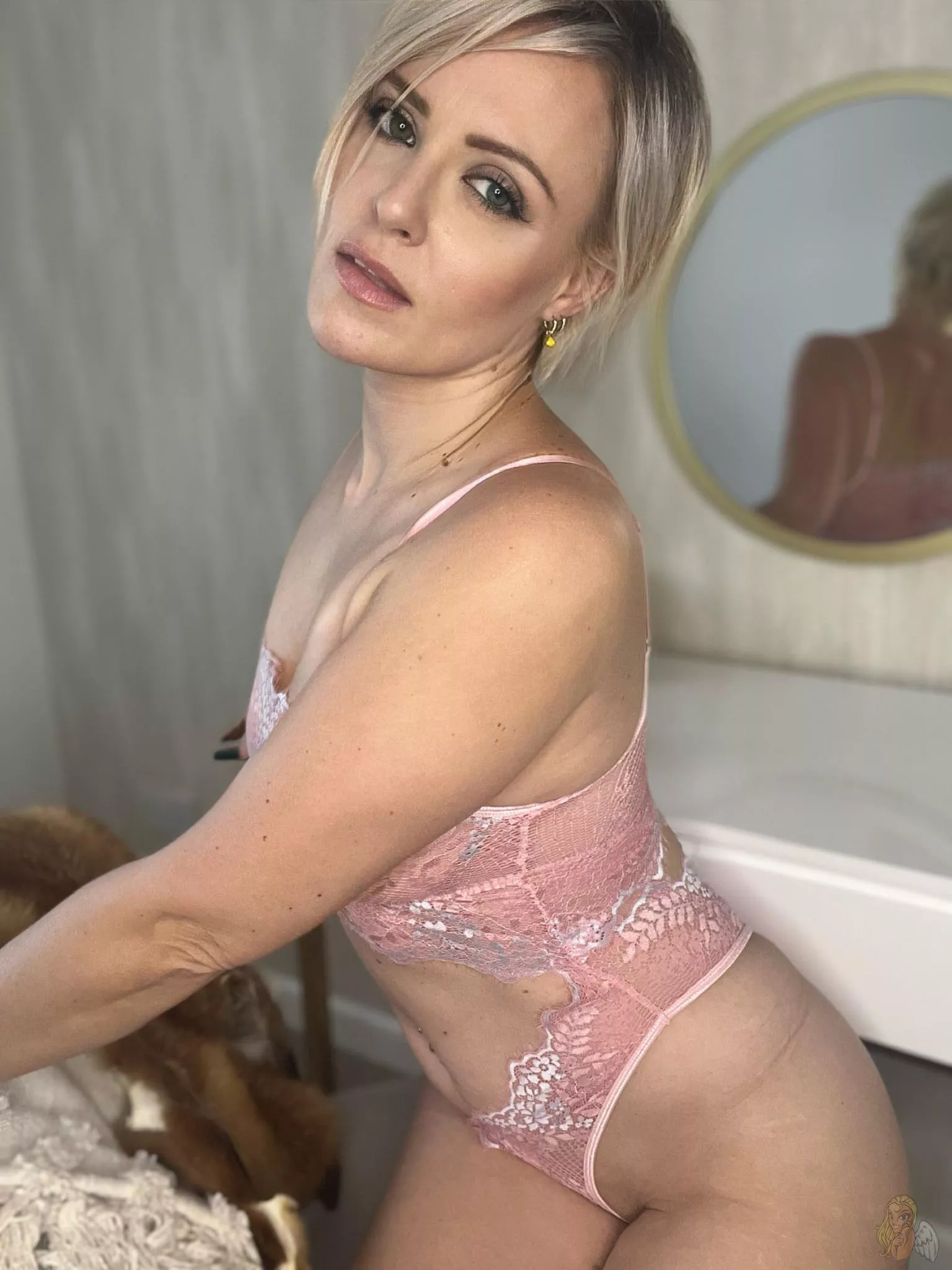 That hair, lips and eyes combo though