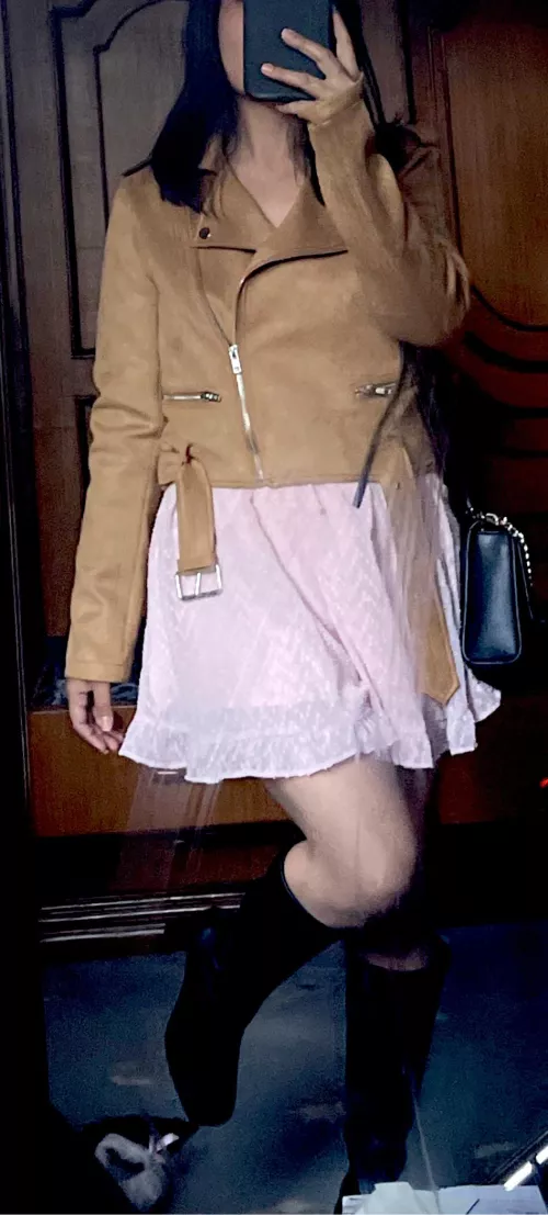 Theres also pics with less clothes 😛