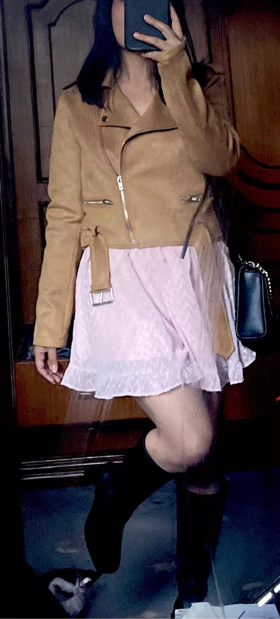 Theres also pics with less clothes 😛