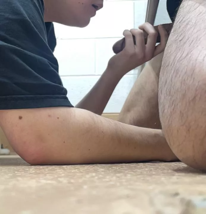 Wanna watch this fag suck a guy off in a Park bathroom???