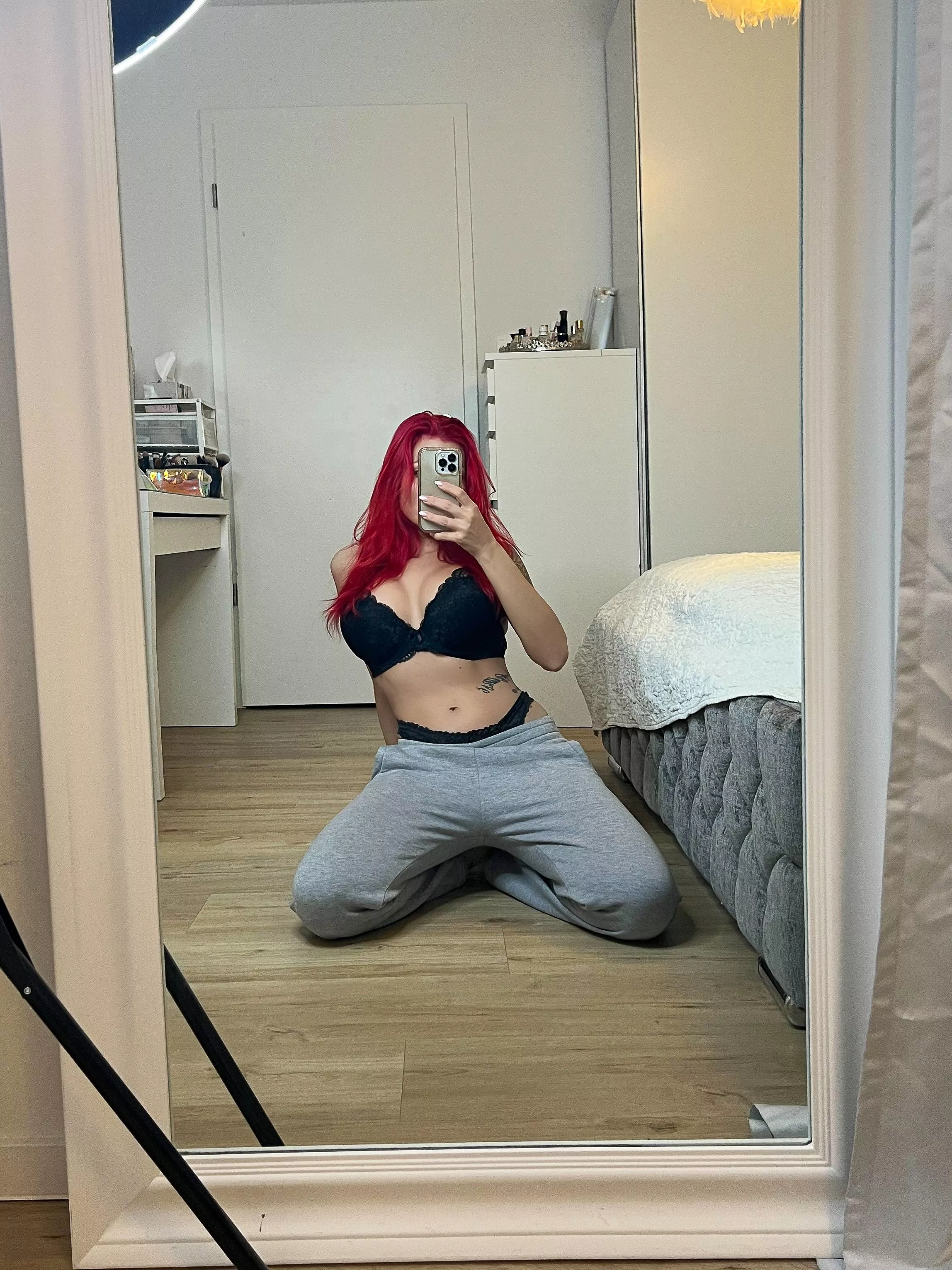 who wants to caress my belly [IMG]