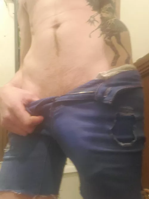 Who wears short shorts?