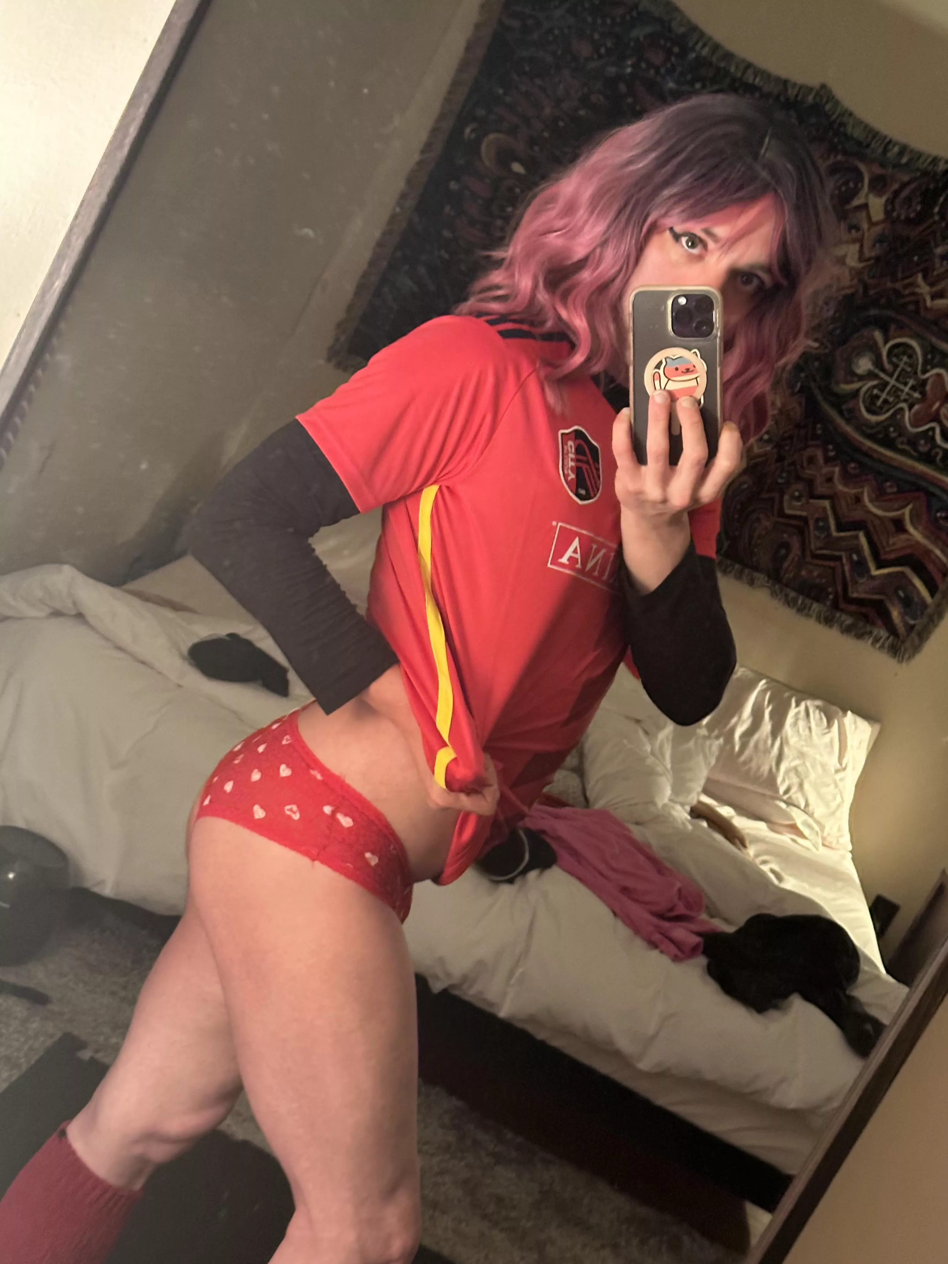 Who’s into girls that watch soccer ?