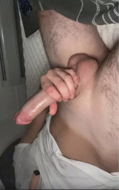 20, looking for a jerk budd, not into fems or chubs. Snap: nj_uready