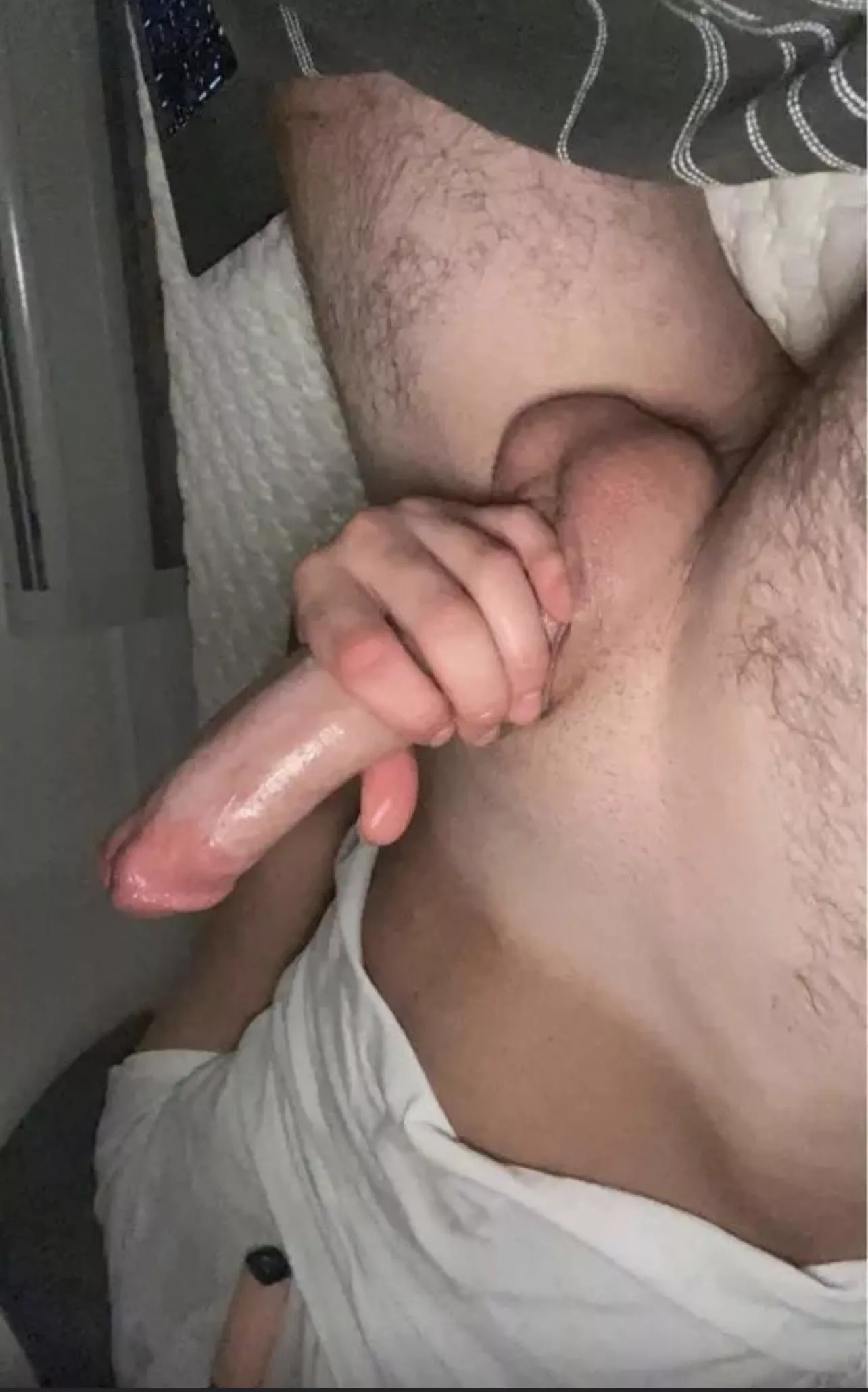 20, looking for a jerk budd, not into fems or chubs. Snap: nj_uready