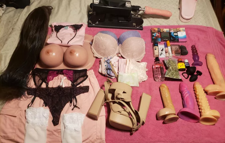 22yo Sissy. Any guesses on what I'll be doing this weekend?